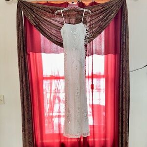 Strapless white size 4 prom/wedding dress